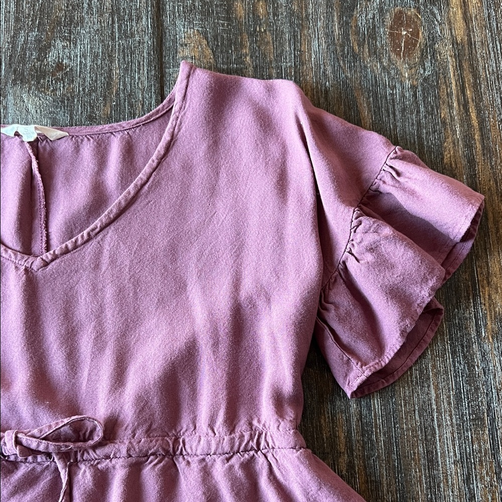 Chic Mauve Ruffle Blouse - Picture 4 of 8